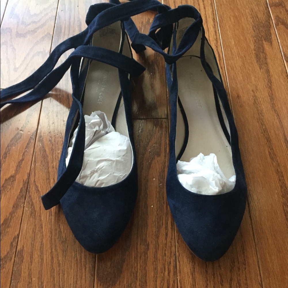Kenneth Cole navy flat
